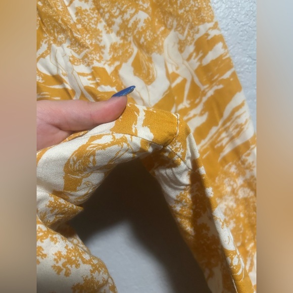 Reformation yellow Clare pant in Renaissance size 2 - Picture 8 of 9